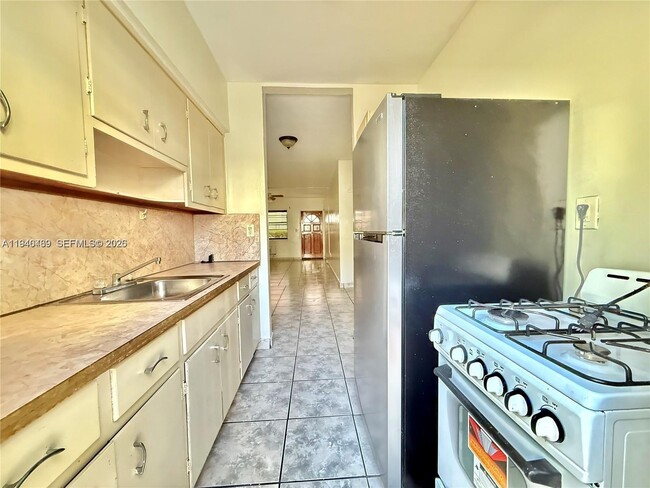 Building Photo - 7625 Harding Ave