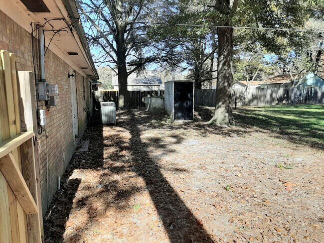 Foto del edificio - 205 Jim Denton