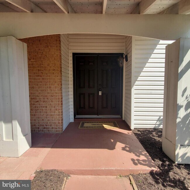Building Photo - 522 Sugarland Run Dr