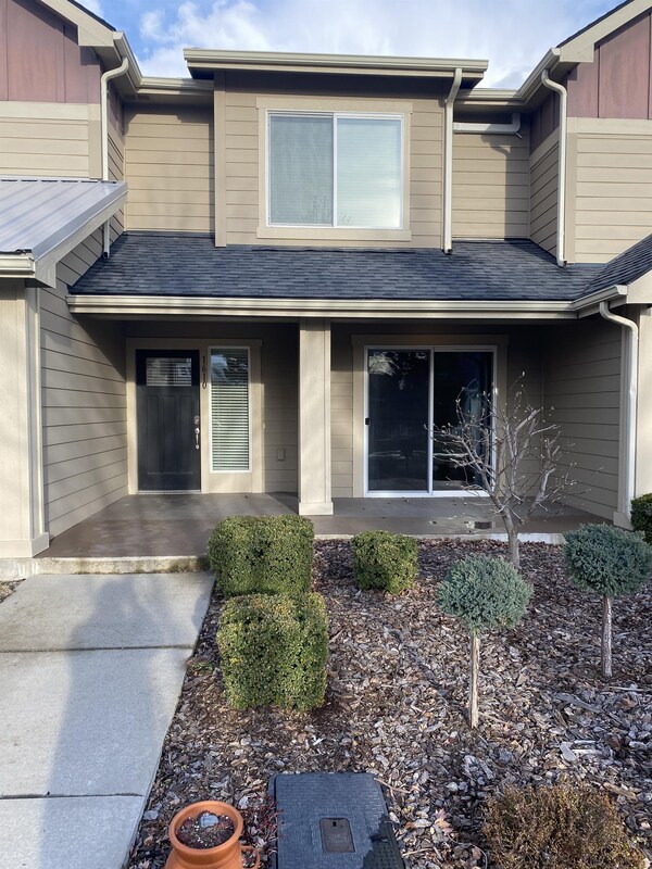 Foto del edificio - 1610 N Holl Blvd