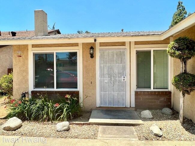 Building Photo - 4 br, 2 bath House - 8622 Oak Drive