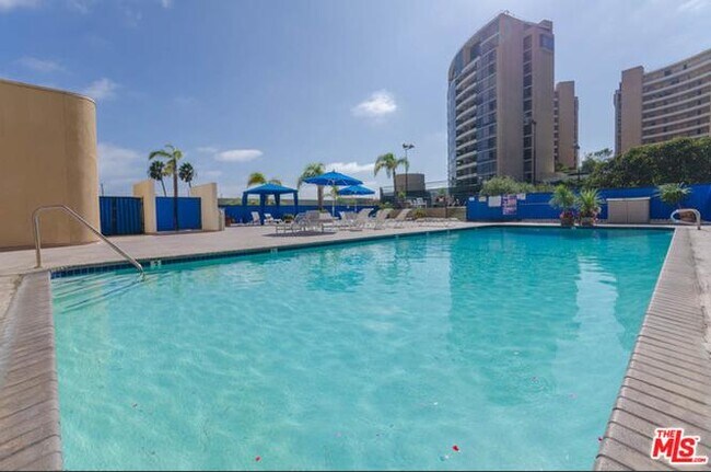 Building Photo - 4314 Marina City Dr