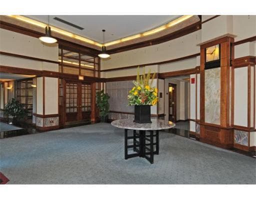 Building Photo - 10 Rogers St