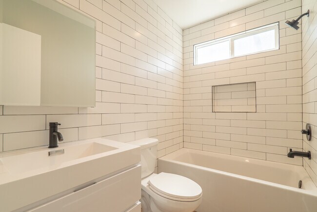 Building Photo - 4517 Prospect Ave