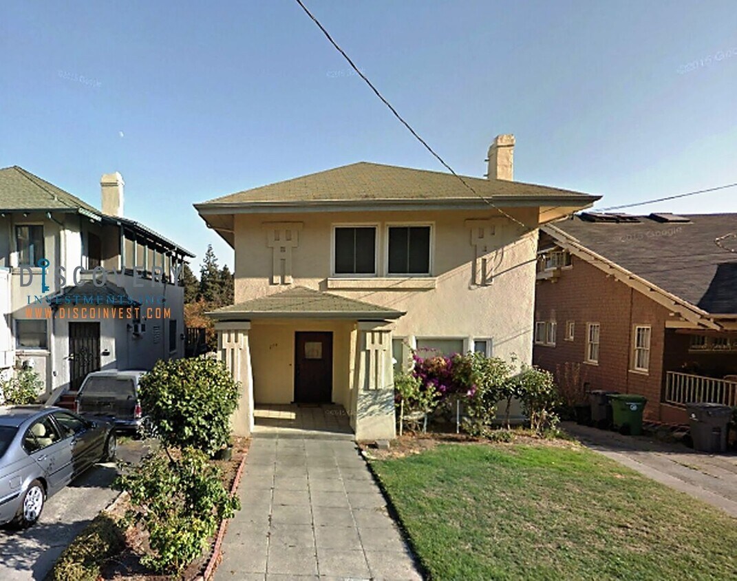 Primary Photo - Lakeshore Three Bedroom Craftsman Home