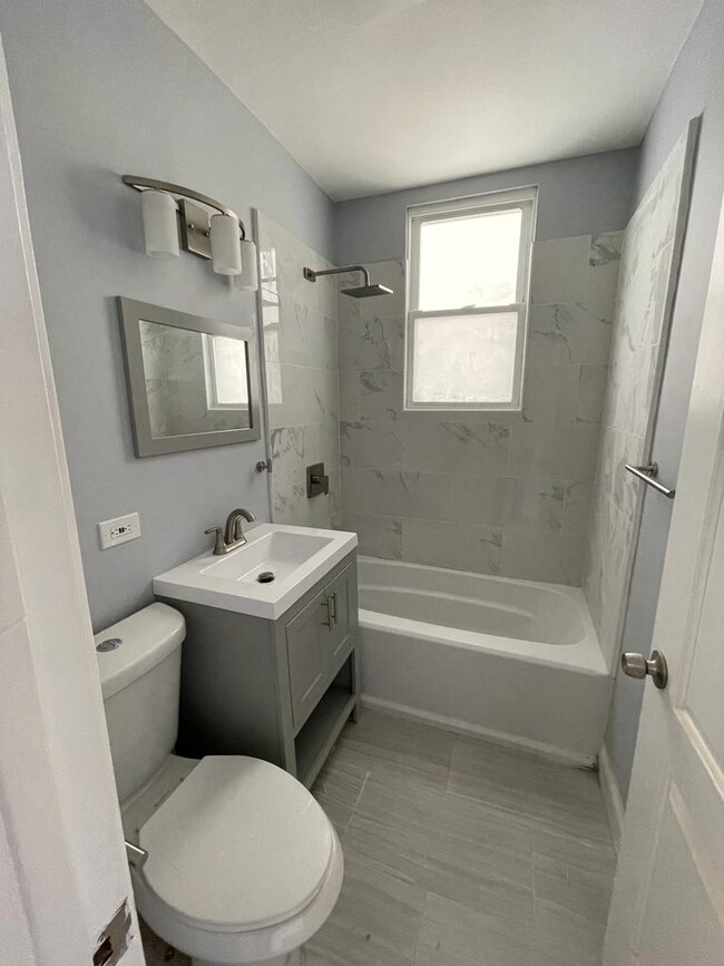 Building Photo - 3710 W Diversey Ave