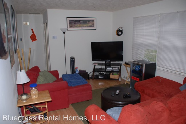 Building Photo - 2 br, 1 bath Apartment - 1348 Royalty Court