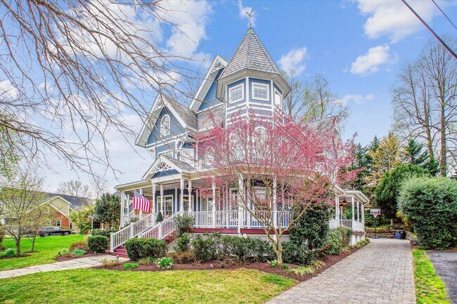 Foto del edificio - Stunning and Spacious Single Family Home S...