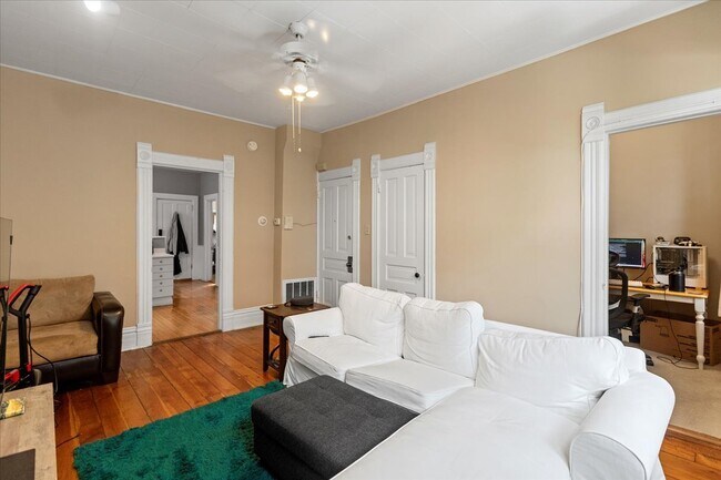 Foto del edificio - 1421 W Fletcher St