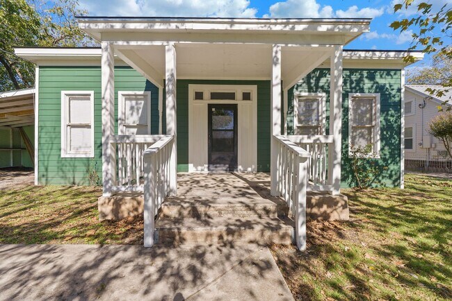 Foto del edificio - Timeless Charm Meets Modern Living: Own a ...
