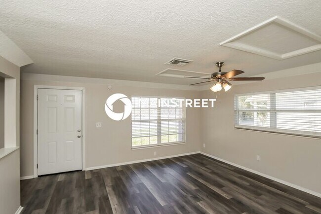Building Photo - 4 Bedroom Pet-Friendly Home in MELBOURNE, FL with Main Street Renewal