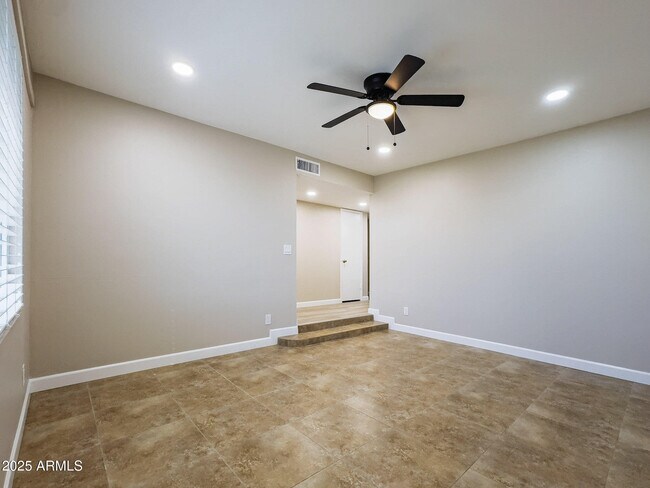 Foto del edificio - 1000 N Evergreen St