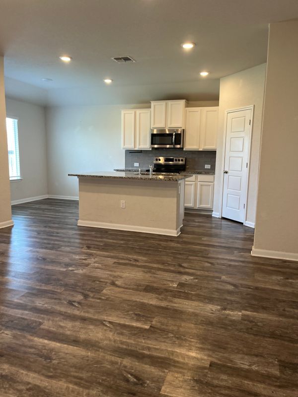 Building Photo - 2118 Silver Maple