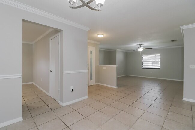 Foto del edificio - 454 Louis Edward Ct