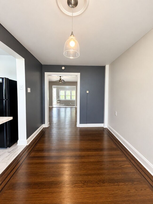 Foto del edificio - 6744 Linmore Ave