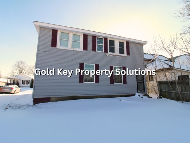 Building Photo - 816 W 11th St