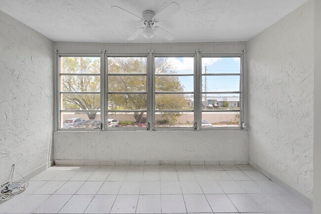 Foto del edificio - 2840 Somerset Dr
