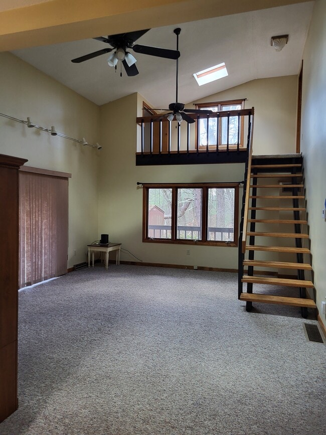 Building Photo - 80 Fernwood Dr