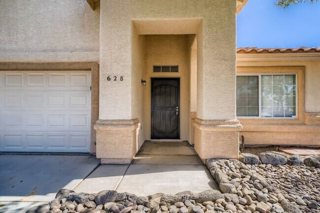 Building Photo - AVAILABLE NOW! | One-Story, 3-Bedroom Home...
