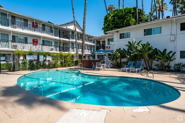 Piscina - Oasis Apartments