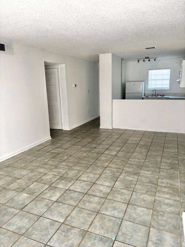 Foto principal - 99 S 3rd St