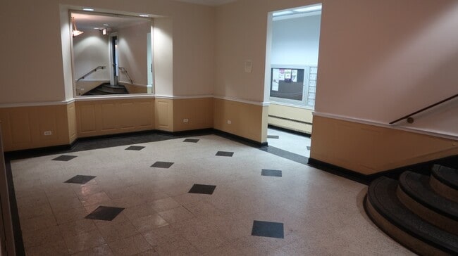 Foto del edificio - 1209 W Sherwin Ave