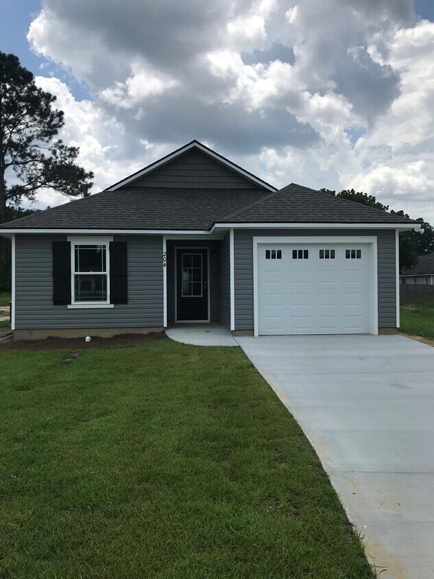 Foto principal - 204 Hannah Ln