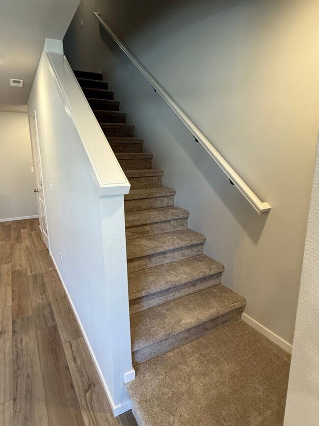 Foto del edificio - BRAND NEW HOME!! Be the first to live here! Great Locations! Spacious 3 bedroom Townhome! Neighbo...