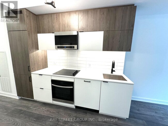 Building Photo - 8888 Yonge St