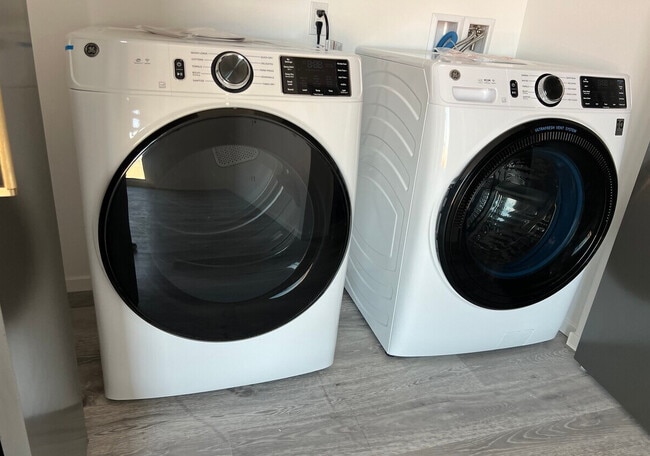 Building Photo - The "M"