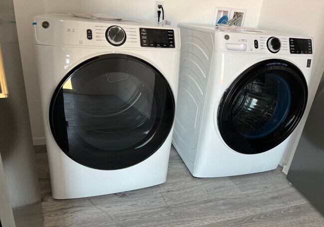 Foto del edificio - The "M"