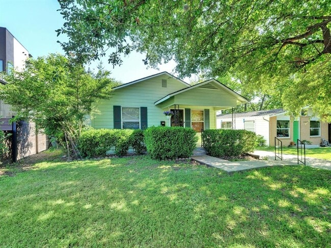 Foto del edificio - 3011 E 17th St