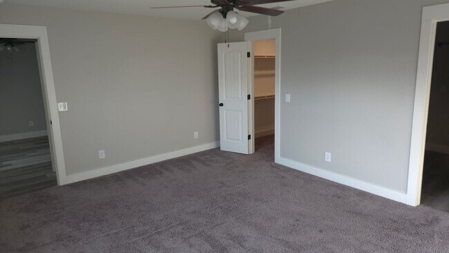 Foto del edificio - 4814 White Rock Dr
