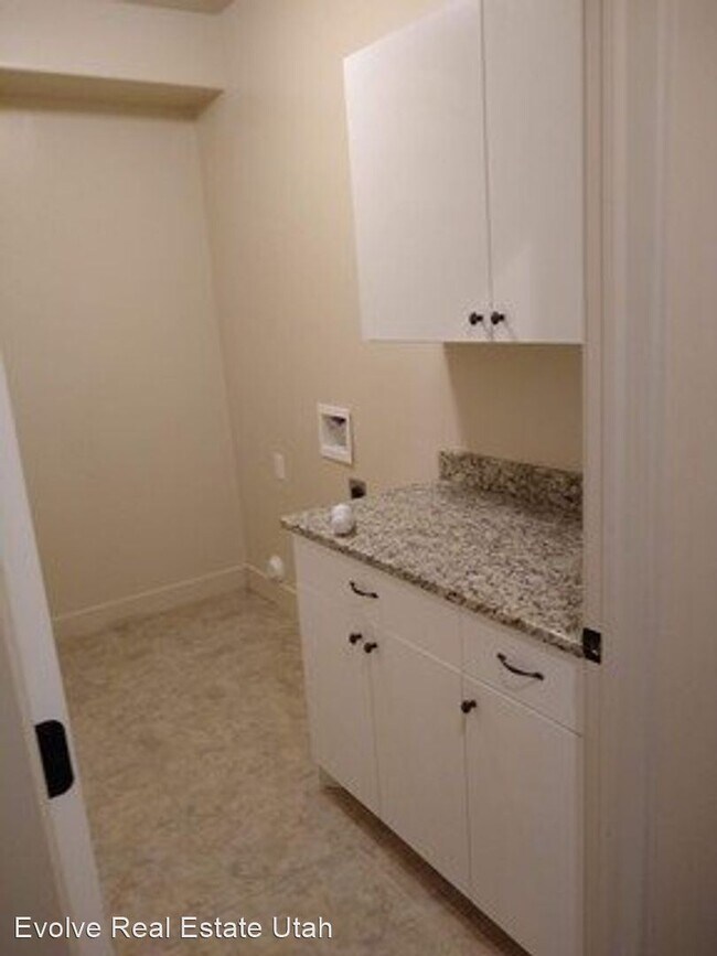 Building Photo - 68 S Willow Cir Loop