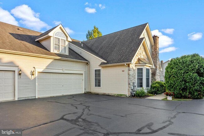 Building Photo - 319 Starflower Ln