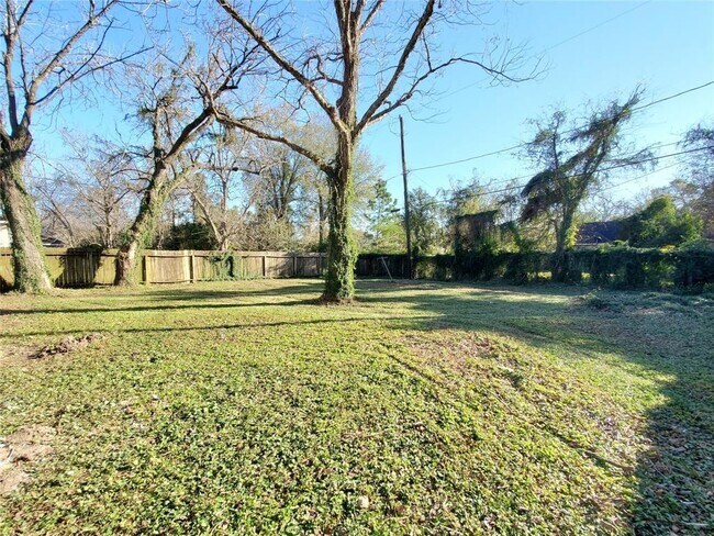 Building Photo - 4514 Willowbrook Blvd