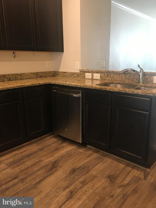 404 Woodstream Cir, Stafford, VA 22556 Condo for Rent in Stafford, VA