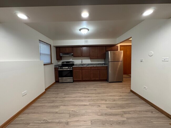 Foto del edificio - 7901 W Grand Ave