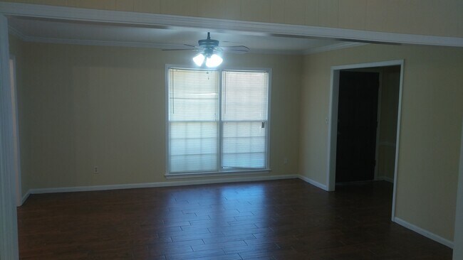 Foto del edificio - Nice 4 Bedroom 2 Bath Property Near Tuscaloosa/Cottondale Area