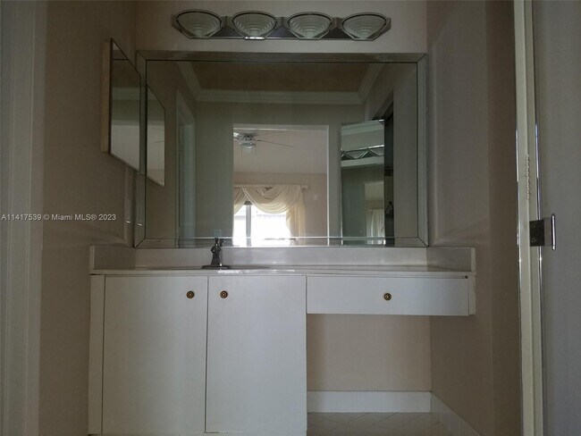 Building Photo - 1525 Mira Vista Cir