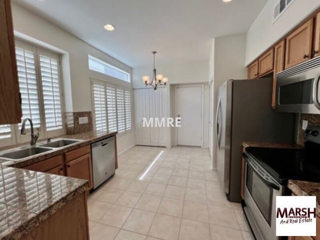 Building Photo - Very nice 2-story 3 bedroom home with comm...