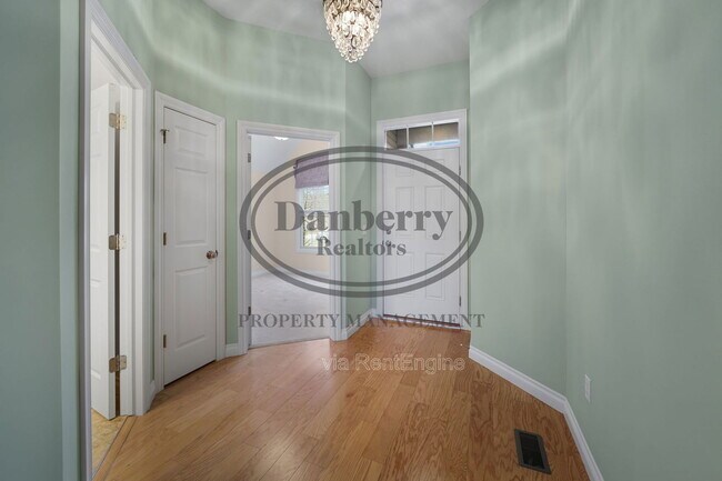 Building Photo - 14866 Lake Winds Dr