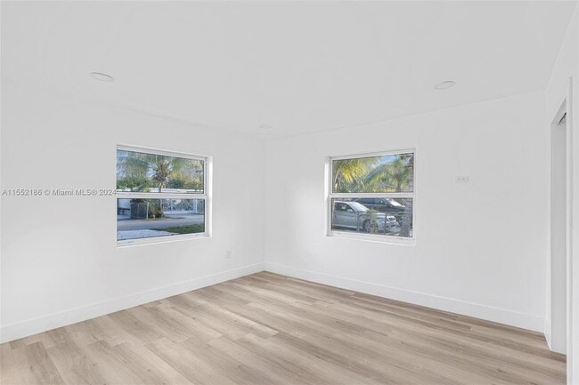 Building Photo - 216 NE 160th St