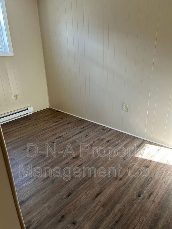 Foto del edificio - 1200 Cherry Lane Rd