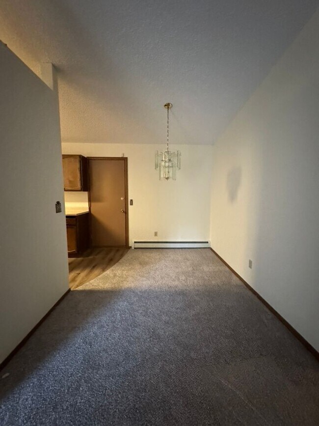 Foto del edificio - 5 Bedroom, 3 Bathroom, 2 Car Garage in North Pole - FUEL INCLUDED!