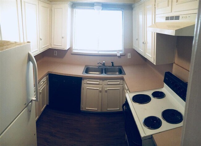 Building Photo - 734 Londonderry Ln
