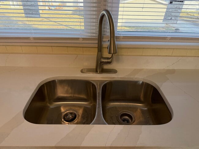 Building Photo - 4210 S 49th St