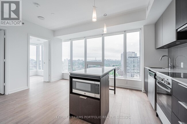 Building Photo - 203 College St