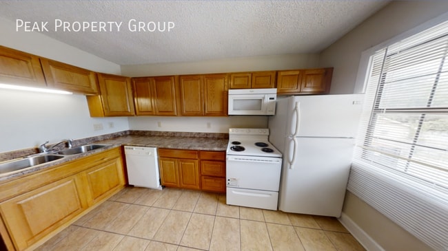 Building Photo - 1378 1/2 Indianola Avenue-