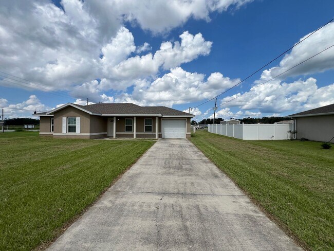 Building Photo - INCREDIBLE 3 Bedroom, 2 Bathroom Home in O...